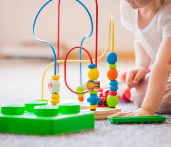 Bebeğe oyuncak seçerken dikkat edilmesi gerekenler nelerdir?